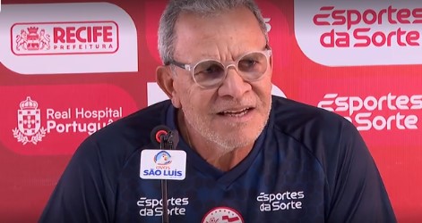 Hélio dos Anjos critica organizadas e cita invasão ao CT do CRB em AL