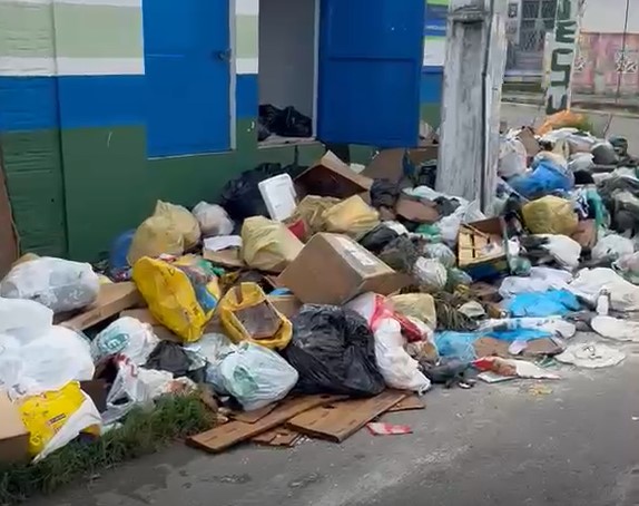 Maceió enfrenta acúmulo de lixo enquanto prefeitura lança São João