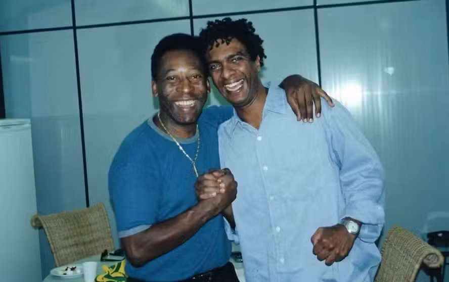Hélio de La Peña lança série documental para defender mil gols de Pelé