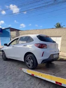 Homem é baleado dentro de carro no bairro Santa Lúcia em Maceió