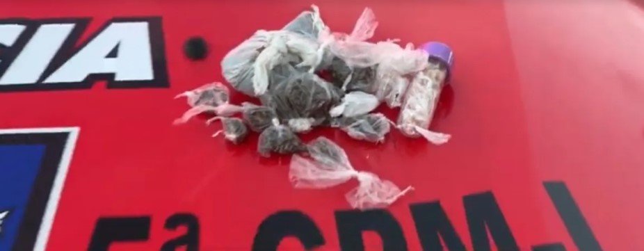 Dupla é presa com maconha e crack antes de entrega em shopping de Maceió