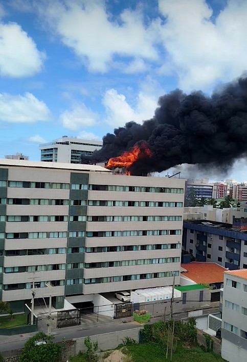 Incêndio atinge hotel Ritz Suites na Cruz das Almas