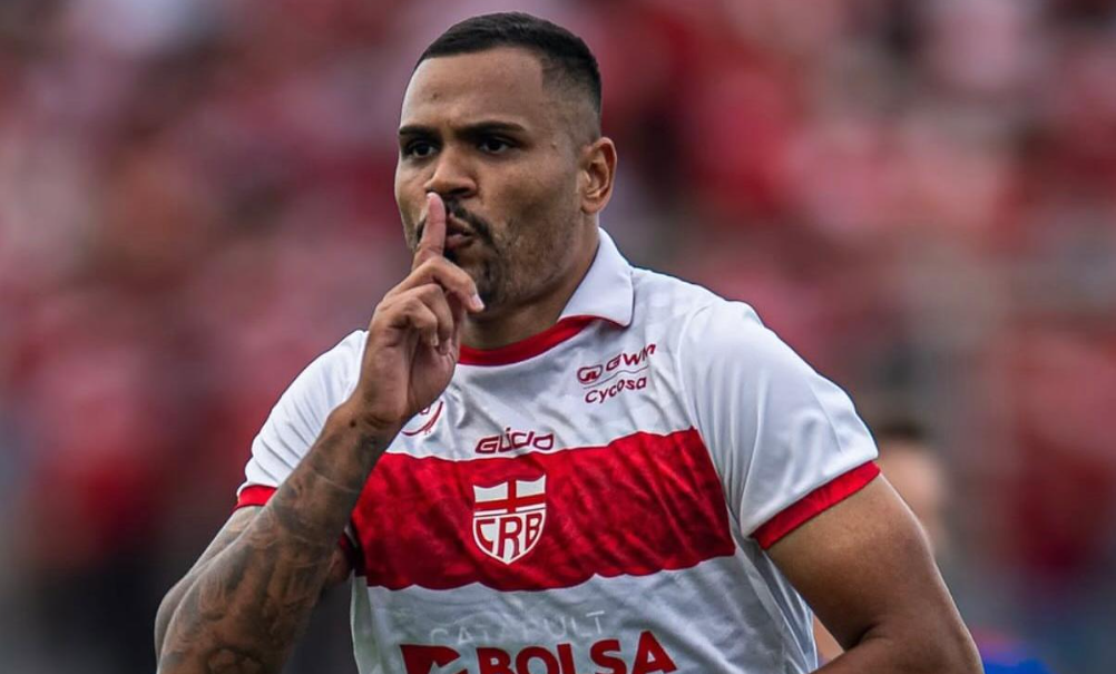 “Estão em ruínas”: Mikael provoca rivais e exalta fase do CRB