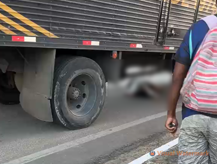 Mulher morre e outra fica ferida após colisão com carreta em Atalaia