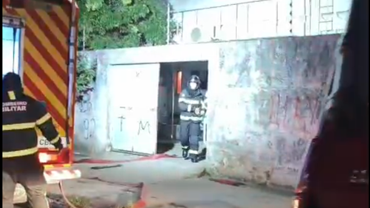 Incêndio mobiliza quatro viaturas em laboratório público na Jatiúca