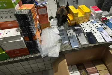 PRF intercepta carga milionária de eletrônicos falsificados