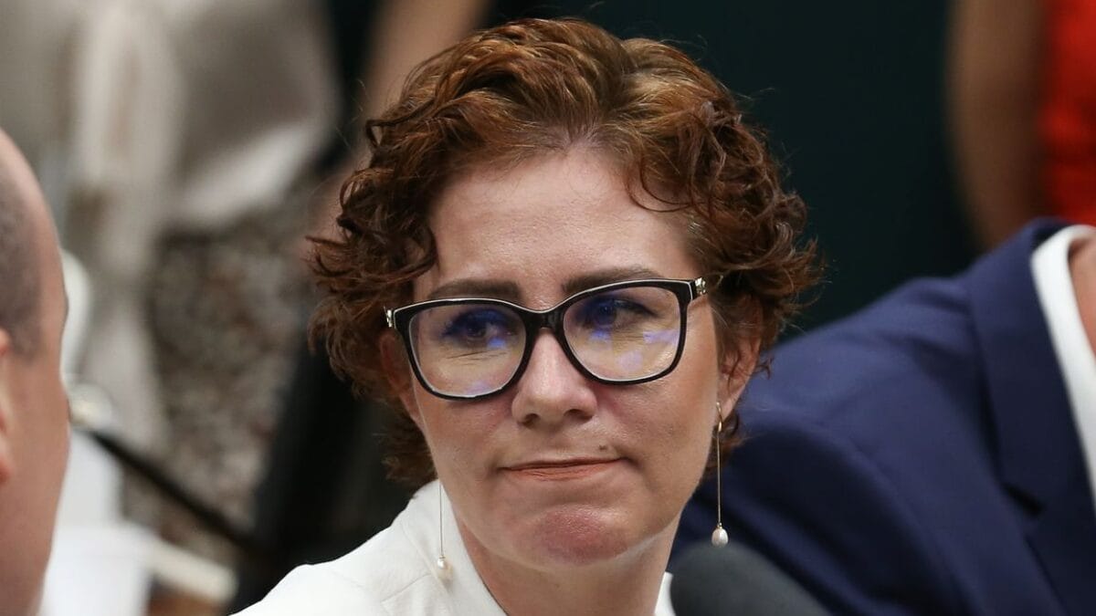 Carla Zambelli continua presa após pedido de liberdade ser negado pela Justiça italiana