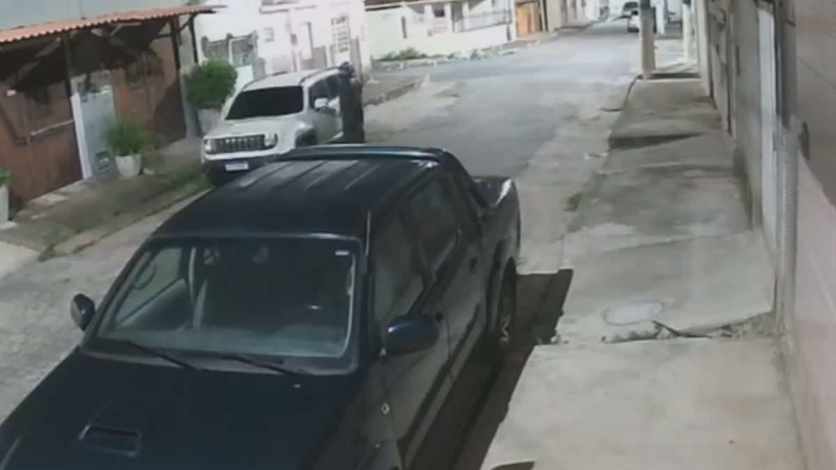 Câmera registra furto de carro no Trapiche; polícia investiga suspeito