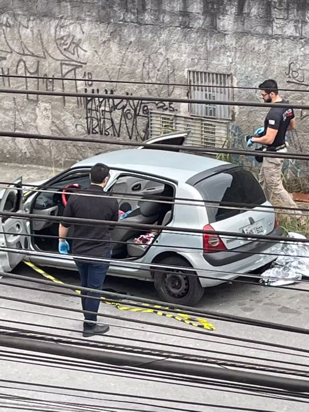 Pai é preso em São Paulo após filhas serem achadas mortas dentro de carro
