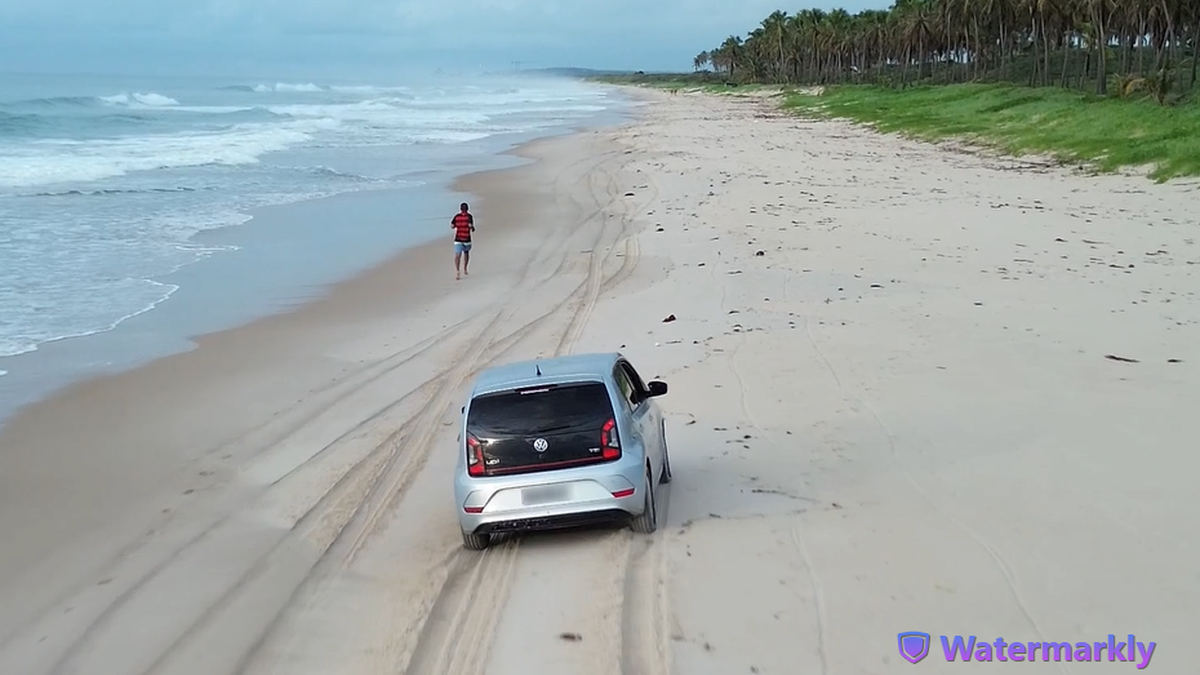 Motorista que dirigiu na areia da Praia do Francês é multado em mais de R$ 10 mil