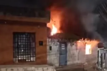 Incêndio destrói casa e mobiliza moradores na Chã de Bebedouro