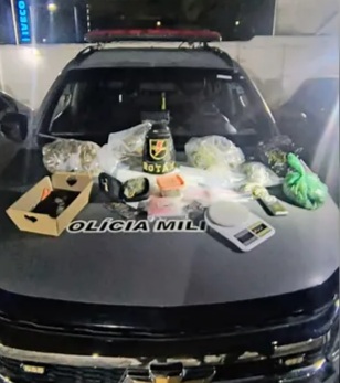 Casal é preso em operação policial por tráfico de drogas em Jacarecica