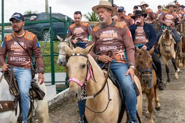 Cavalgada em Maribondo reforça tradição e articulação política