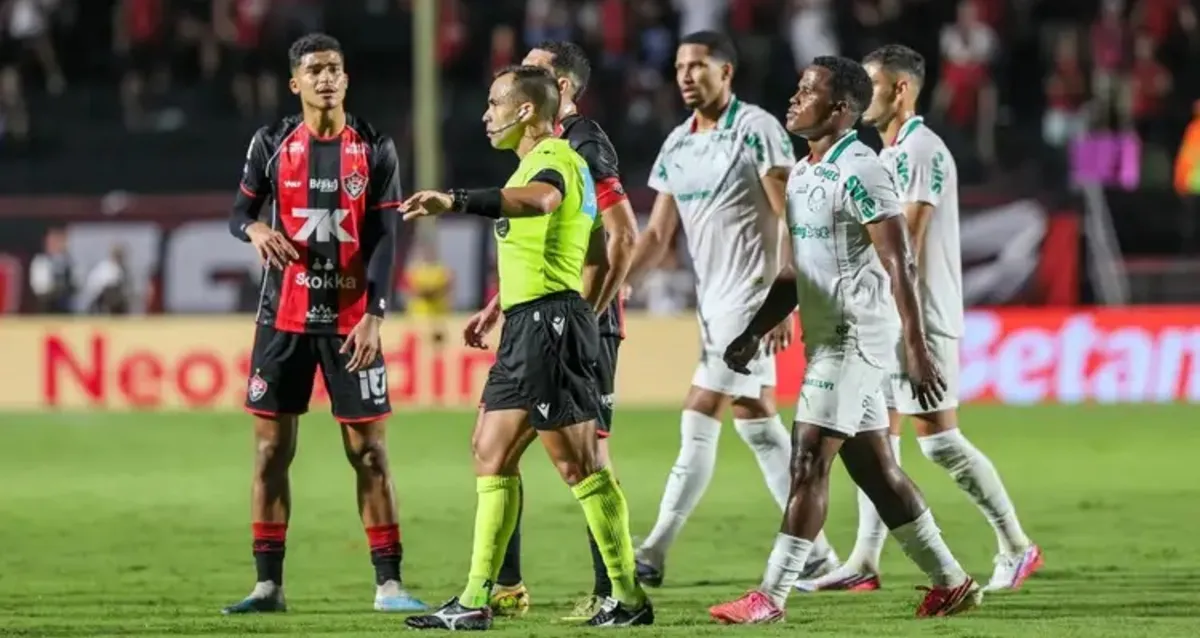 CBF define árbitro polêmico para CRB x Avaí pela Série B em Florianópolis