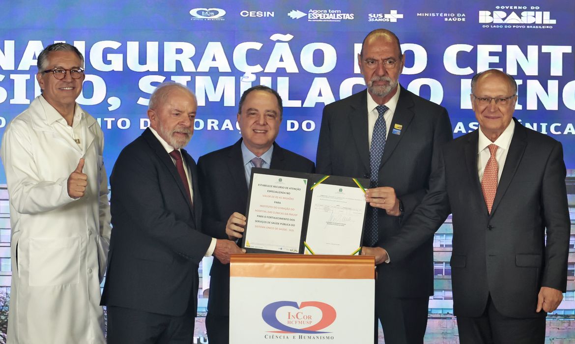 Lula sanciona lei que cria marco regulatório para vacina contra o câncer