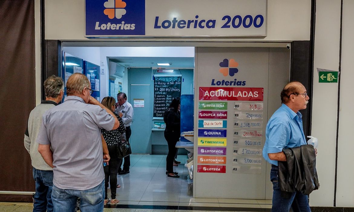 Mega-Sena acumula e prêmio principal chega a R$ 92 milhões