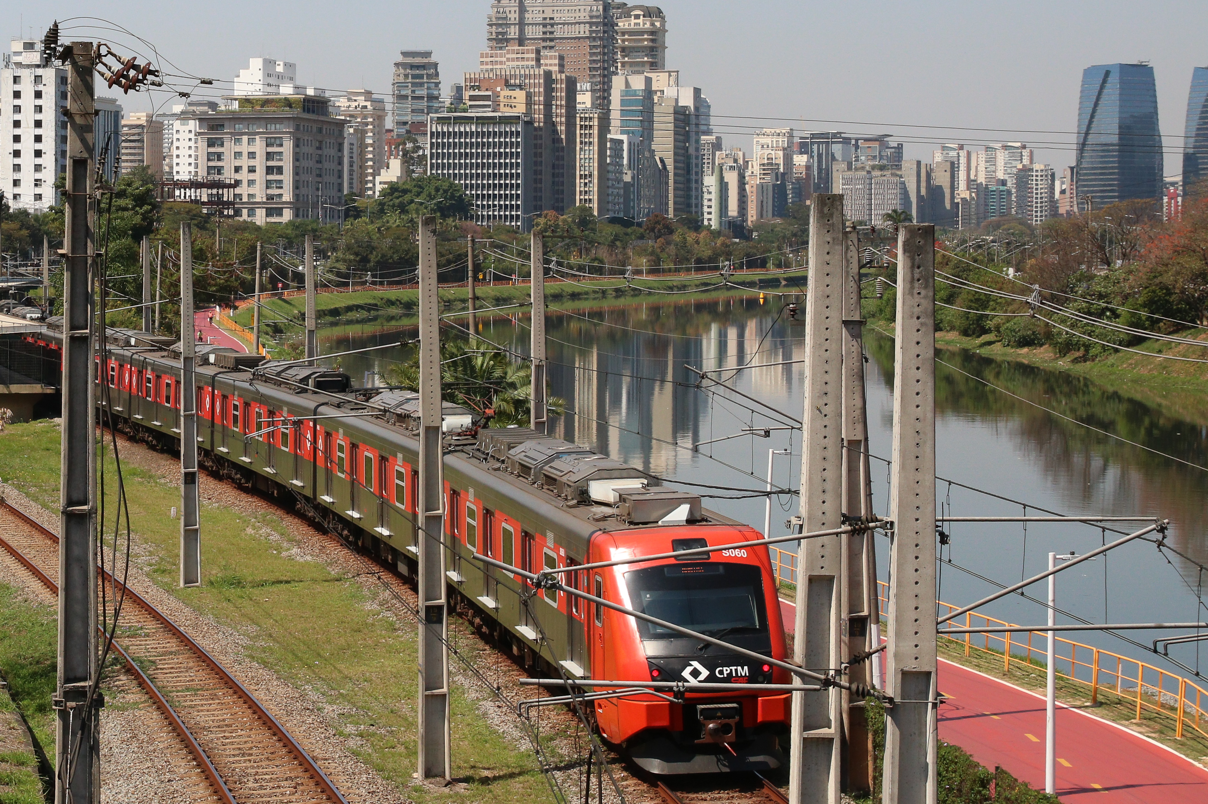Greve de trens em SP provoca congestionamento recorde de 2.125 km