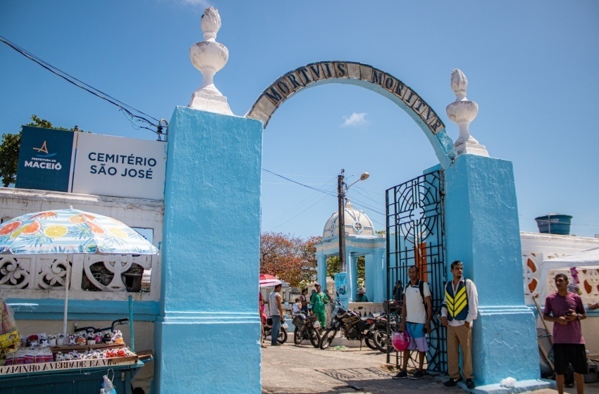 Dia de Finados: mais de 50 mil pessoas são aguardadas nos cemitérios de Maceió