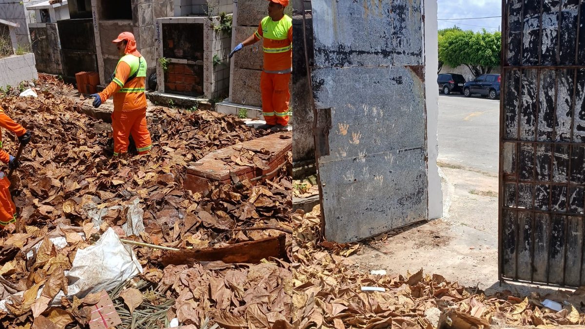 Sepultamento é adiado após família encontrar cemitério coberto de lixo em Maceió