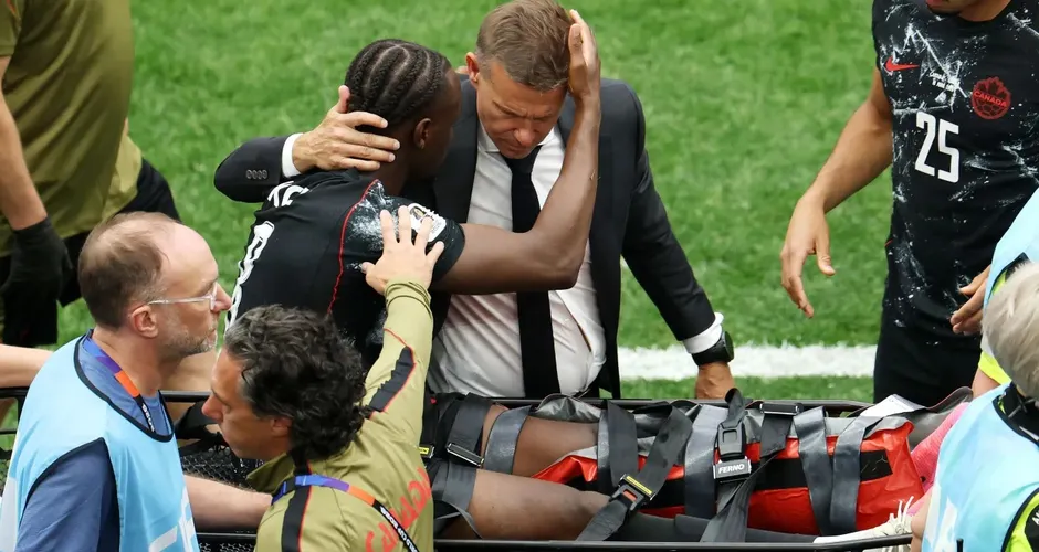 'Pudemos ouvir o osso': diz técnico do Canadá sobre fratura de Ismaël Koné