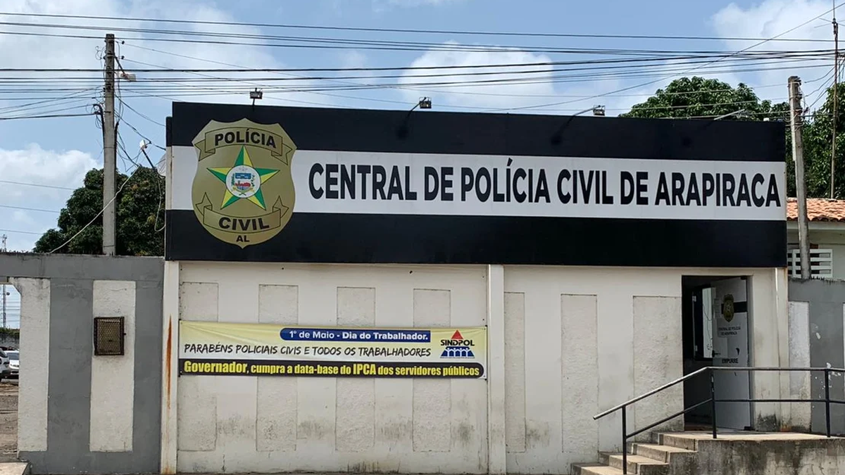 Polícia apreende quase 5 kg de drogas em imóvel em frente a escola