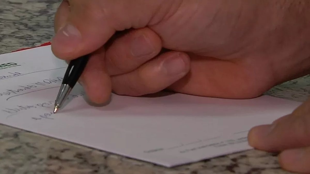 Homem é preso e investigado por tentar forjar atestados médicos para vendas