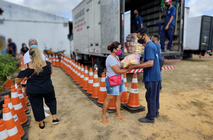 Entrega de cestas básicas no Benedito Bentes vai até o dia 3