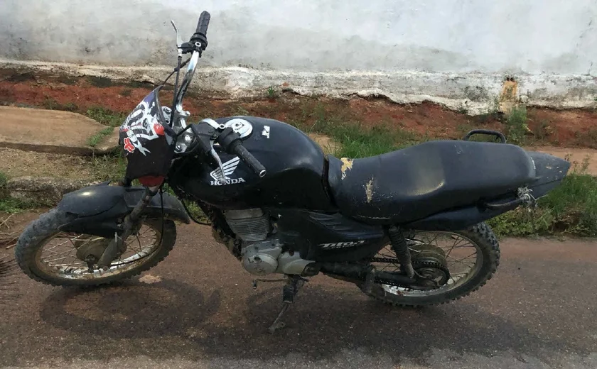 Homem é preso após ser encontrado com moto roubada