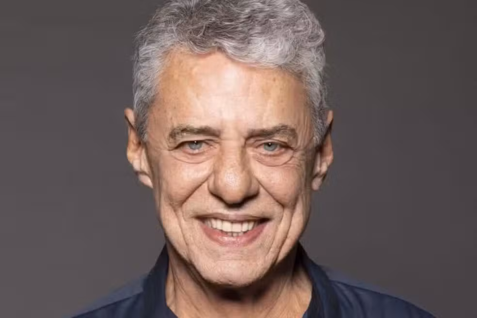 Chico Buarque denuncia ameaça de morte publicada na internet