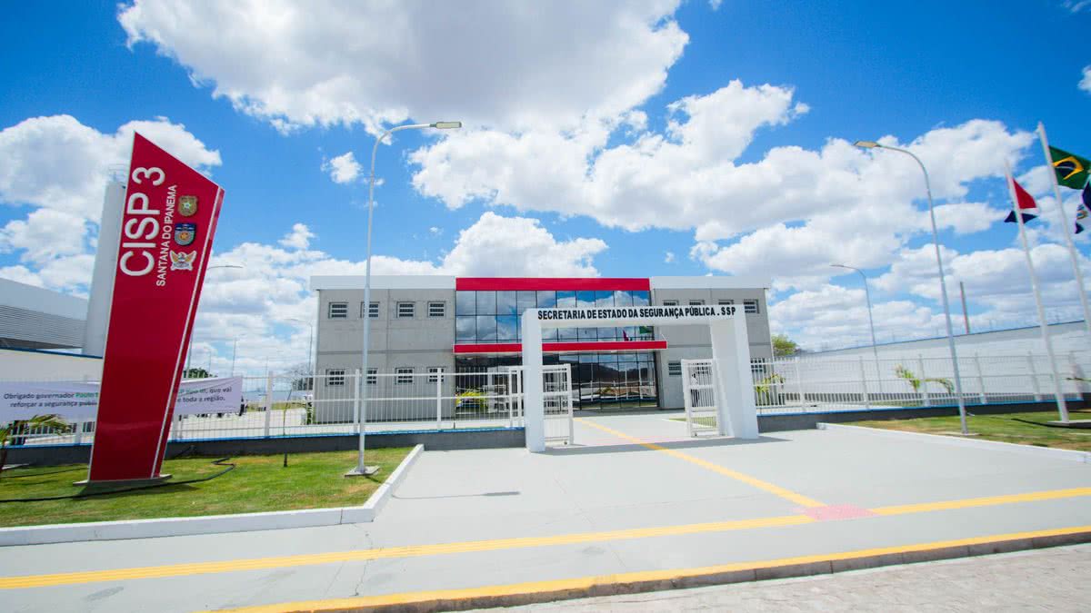 Trabalhador é flagrado armado com faca durante coleta de lixo em Dois Riachos