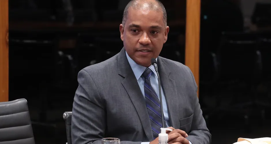 Professor da UFAL Clayton Santos assume vaga no Conselho de Comunicação da Câmara
