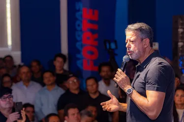 Com 80% dos prefeitos, base forte e Bolsonaro, Lira precisa de JHC?