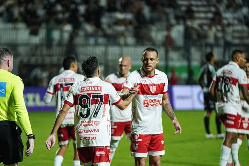 CRB vence fora de casa e volta ao G-6 da Série B com força