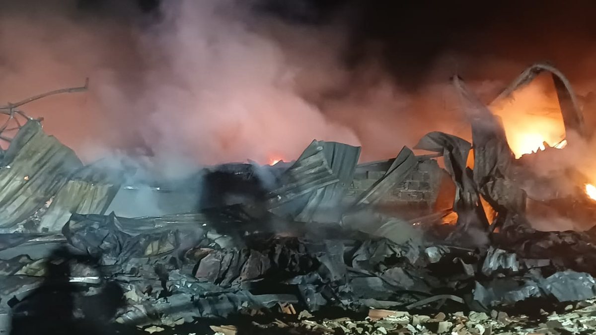 Fogo, fumaça e destruição: bombeiros divulgam imagens internas de fábrica em Maceió