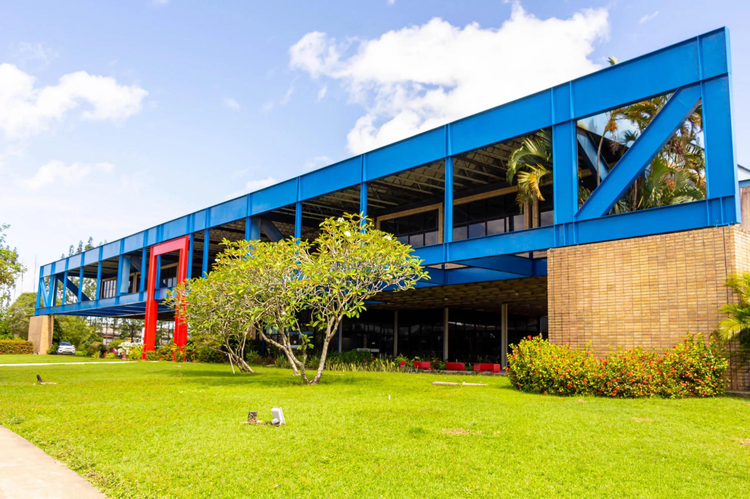 Detran-AL abre concurso com 116 vagas e salários de até R$ 7,8 mil