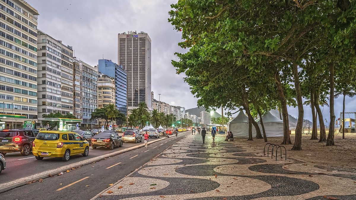 Taxista é preso no Rio após cobrar R$ 3,4 mil de turistas por corrida de R$ 40