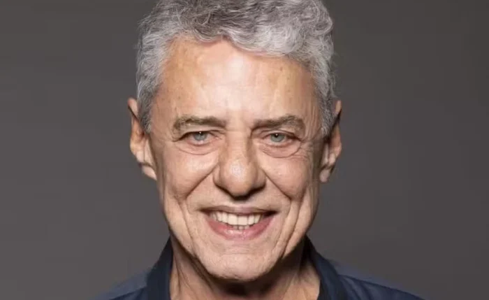 Chico Buarque registra queixa na polícia após sofrer ameaça de morte