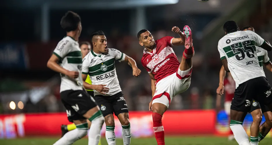 Coritiba e CRB se enfrentam nesta sexta em jogo decisivo no Couto Pereira