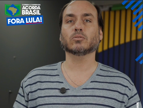 Carlos Bolsonaro confirma presença em ato-corrida em Maceió
