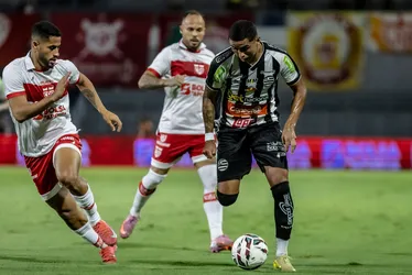 Virada cruel no Rei Pelé amplia jejum e afunda CRB na Série B