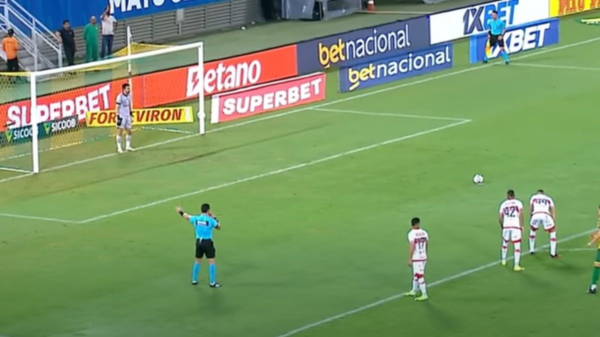 CRB é o quarto time com mais pênaltis sofridos na Série B e segue sem nenhuma marcação a favor