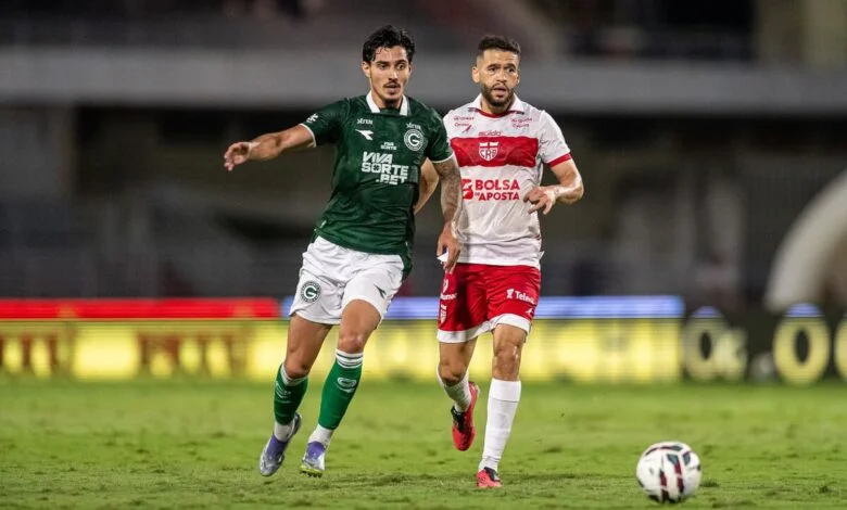 CRB reage e arranca empate com Goiás no estádio Rei Pelé