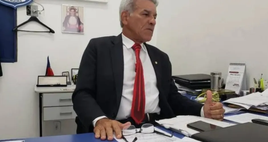 Criminosos invadem supermercado pelo telhado e furtam eletrônicos em Maceió