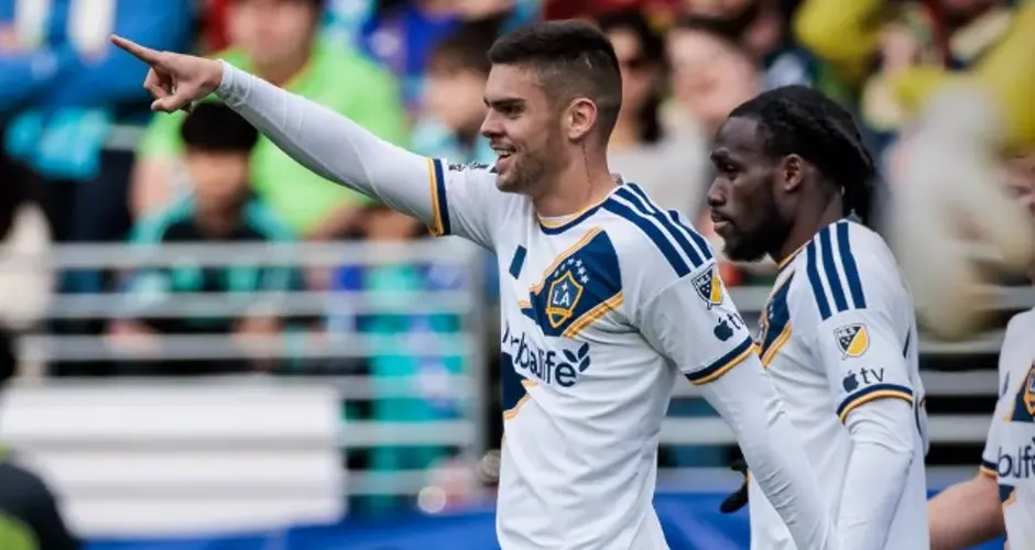 Cruzeiro negocia contratação de Gabriel Pec, destaque no LA Galaxy