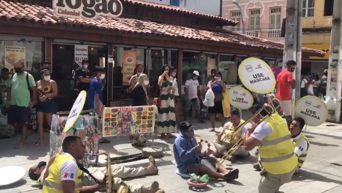 Ronda no Bairro toca com 'ceguinho do Centro' e alegra população do Comércio; veja vídeo