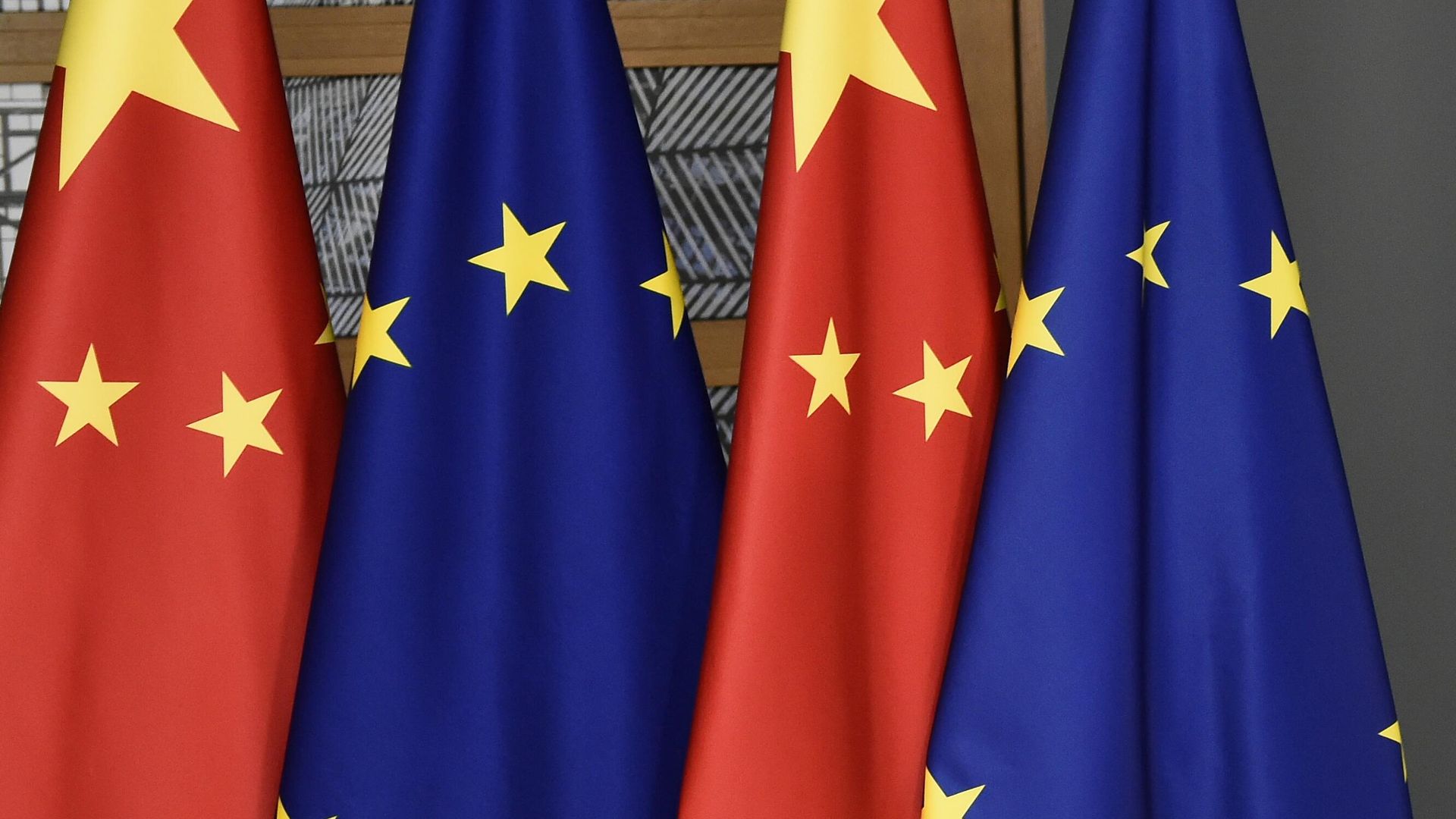 Europa e EUA podem perder R$ 120,6 trilhões ao romper cooperação com China