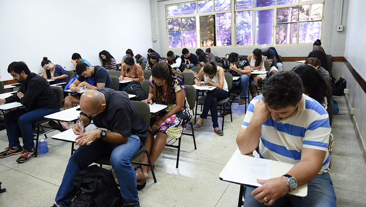 Encceja acontece neste domingo; veja como consultar o local de prova