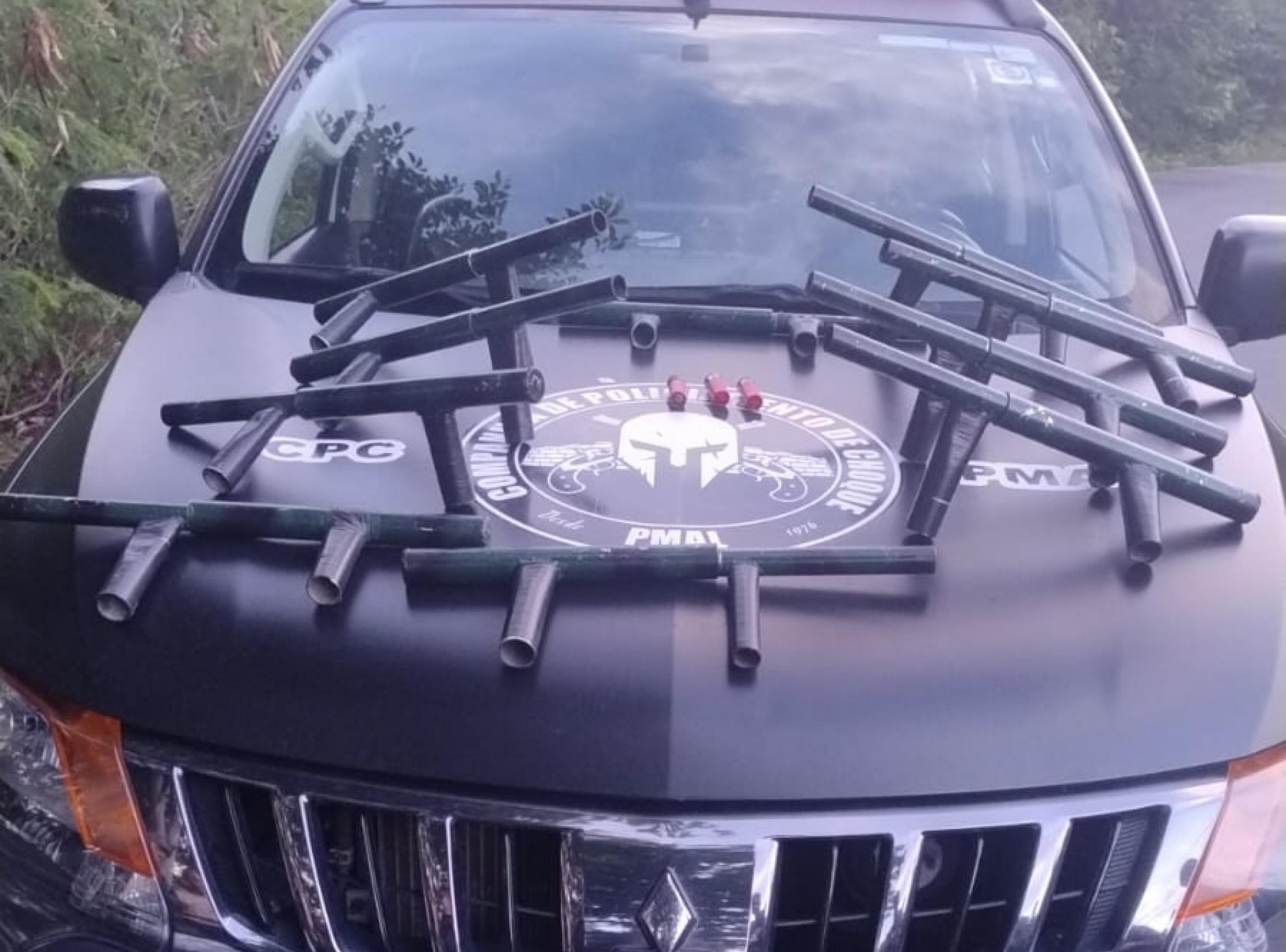 Operação Desarme apreende armas artesanais em área de mata