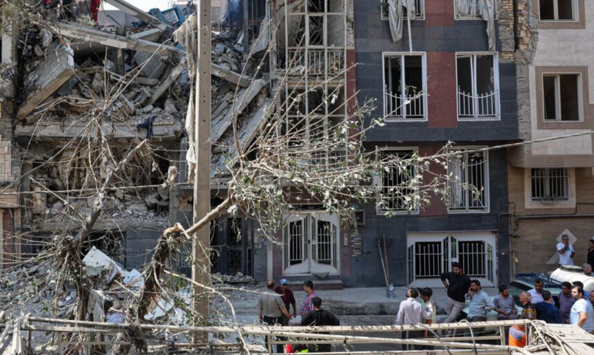 Irã desafia ultimato de Trump e afirma: Ormuz não voltará ao status anterior