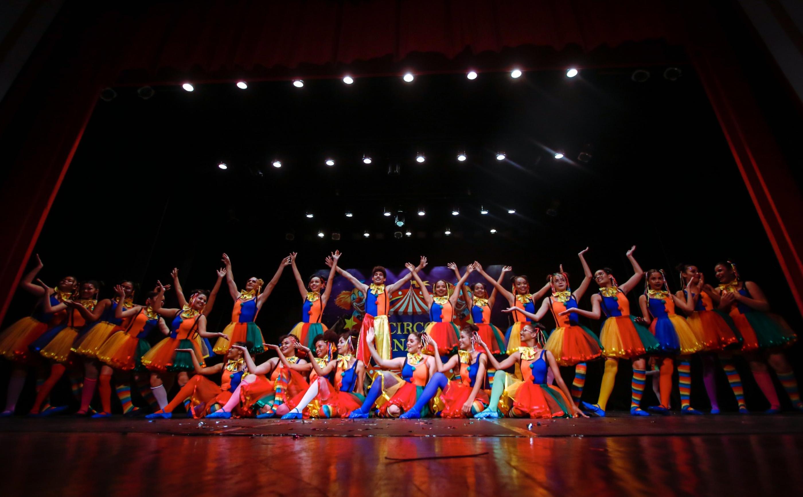 Cenarte apresenta espetáculo 'Uma Noite de Jogos” no ﻿Teatro Gustavo Leite